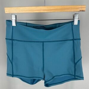 Lululemon In Movement Shorts Everlux 2.5" Inseam Blue Women Size 10 Style W7AJ8S